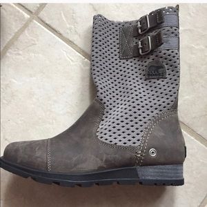 Sorel gray boots size 7.5